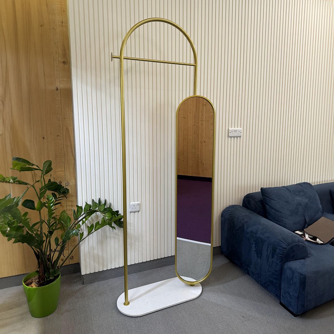 مرآة مع شماعة بتصميم عصري - 1