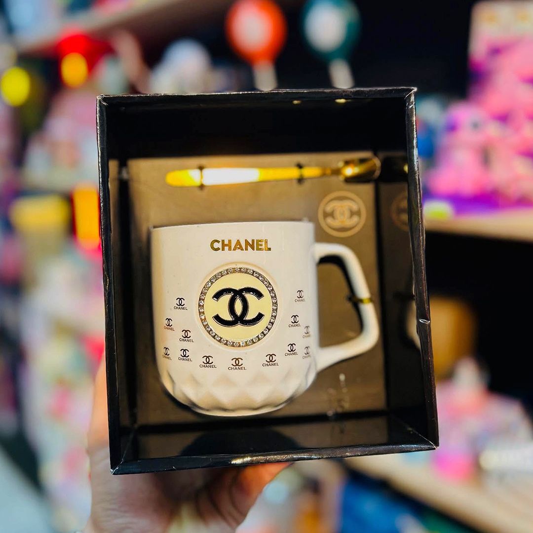 كوب بتصميم CHANEL - 2
