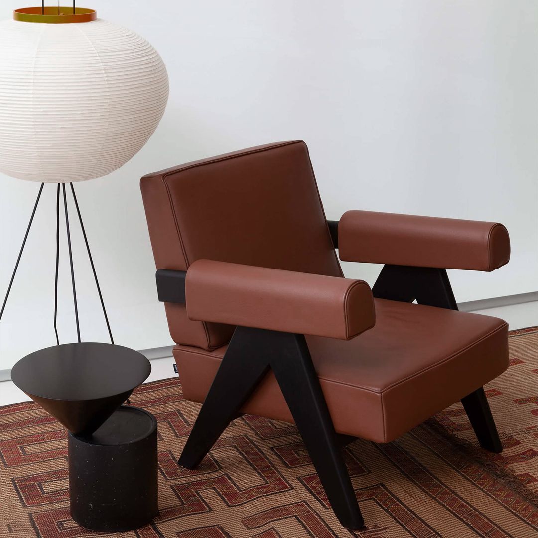 Luxury Leather Chair with a Classic Touch product thumbnail 7