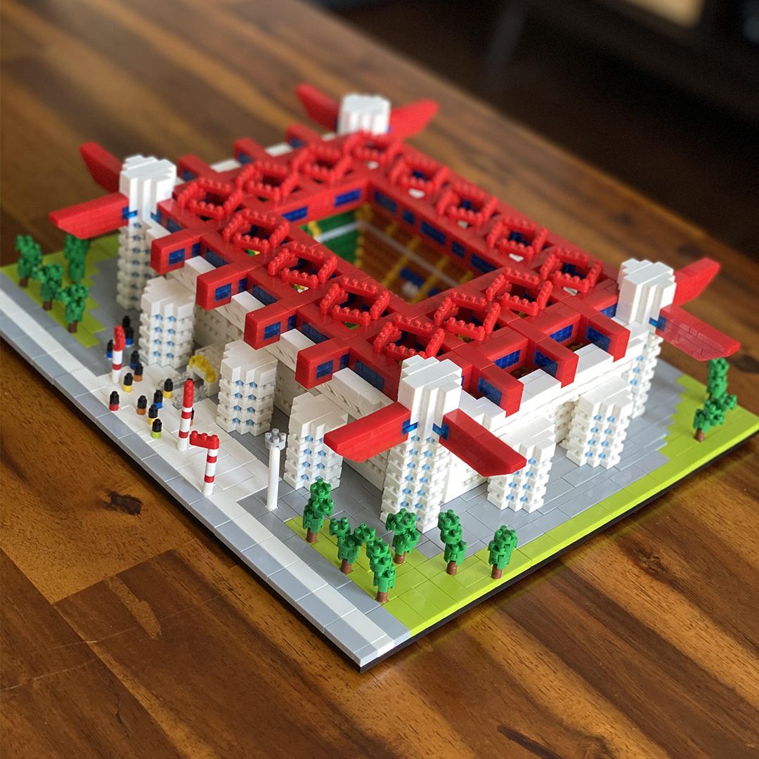 مجسم ليغو لملعب سان سيرو - 1