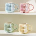 مج ملون بتصميم لامع