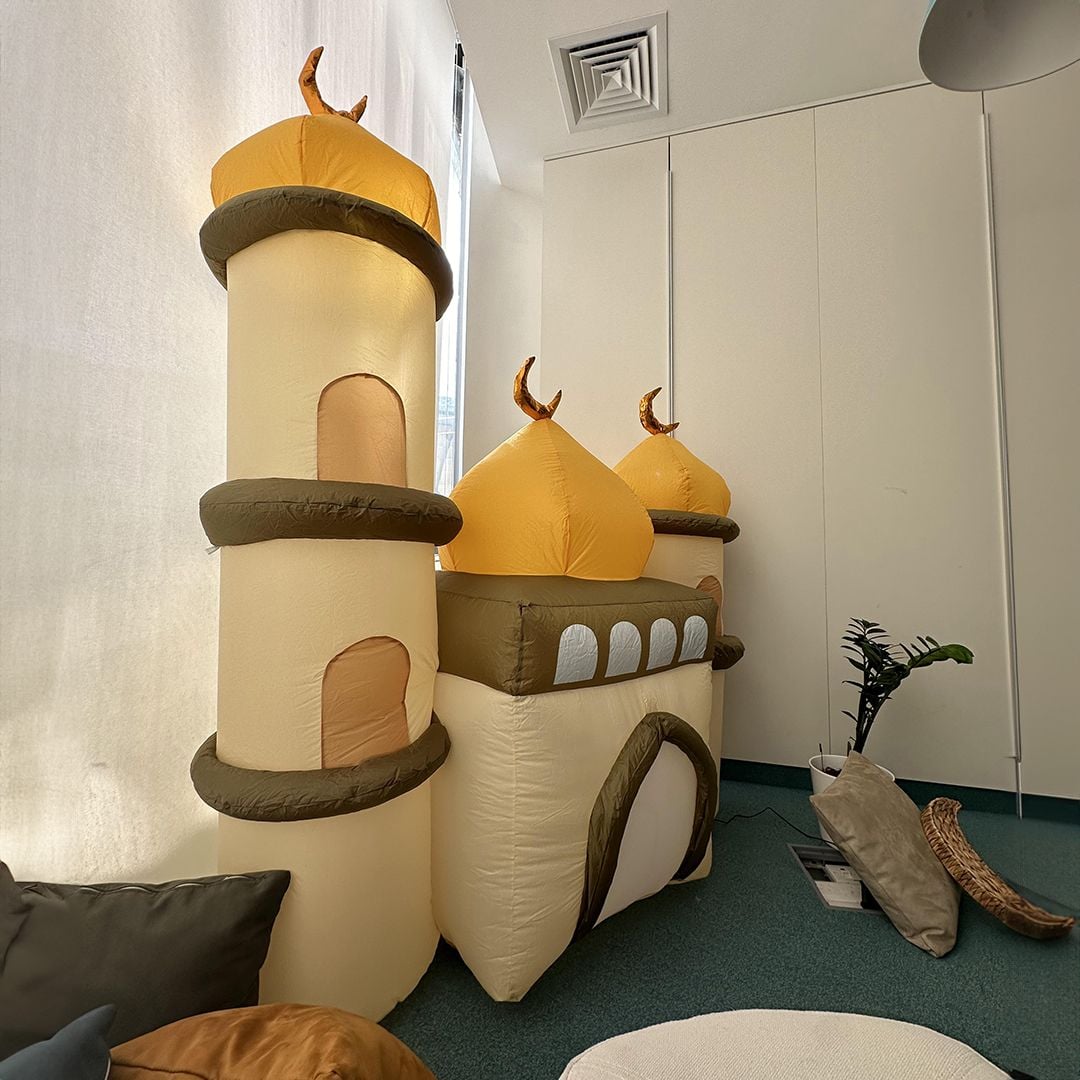 مسجد بثلاث مآذن ذهبية قابل للنفخ - 13