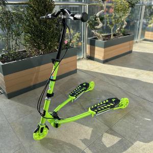 سكوتر ثلاثي ببدالتين