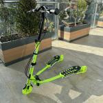 سكوتر ثلاثي ببدالتين