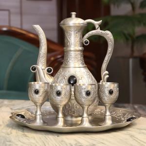 إبريق عثماني للشاي مع أربع كؤوس