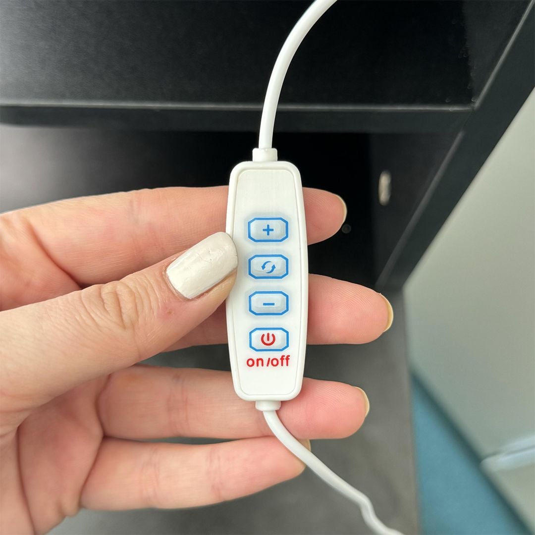 تسريحة بمرآة مُضيئة مع أرفف ودرجين - 5