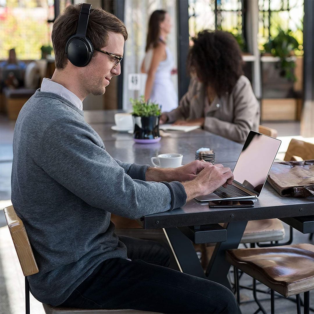 Professional Wireless Headphones product thumbnail 9