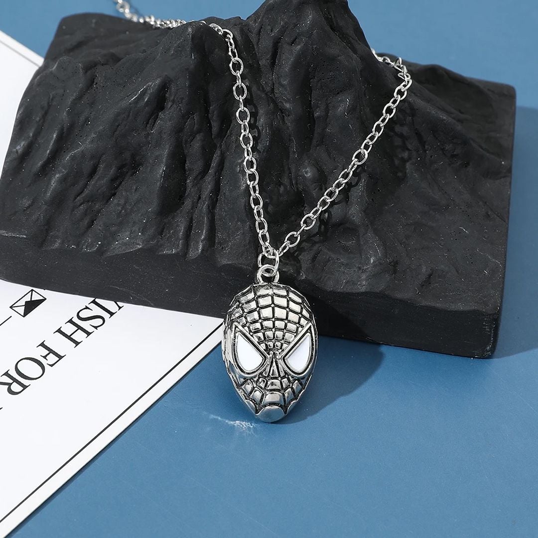 Marvel Super Heroes Necklace product thumbnail 12