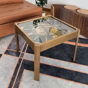 طاولة ديكور مربعة بتصميم ساعة تروس ذهبية - 2