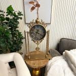 ساعة تروس بتصميم كلاسيكي عتيق - 1