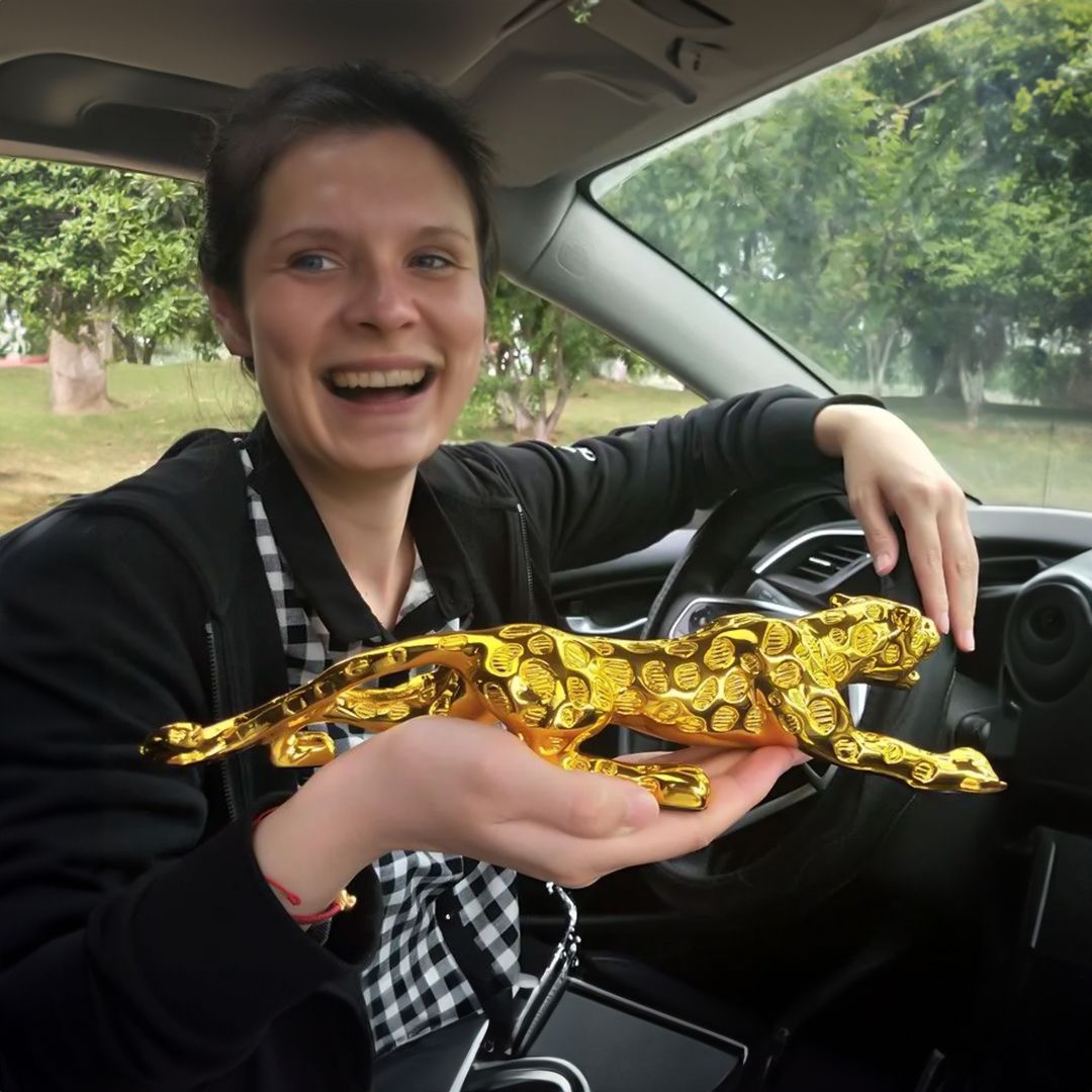 Golden Statue In The Shape Of A Leopard product thumbnail 7