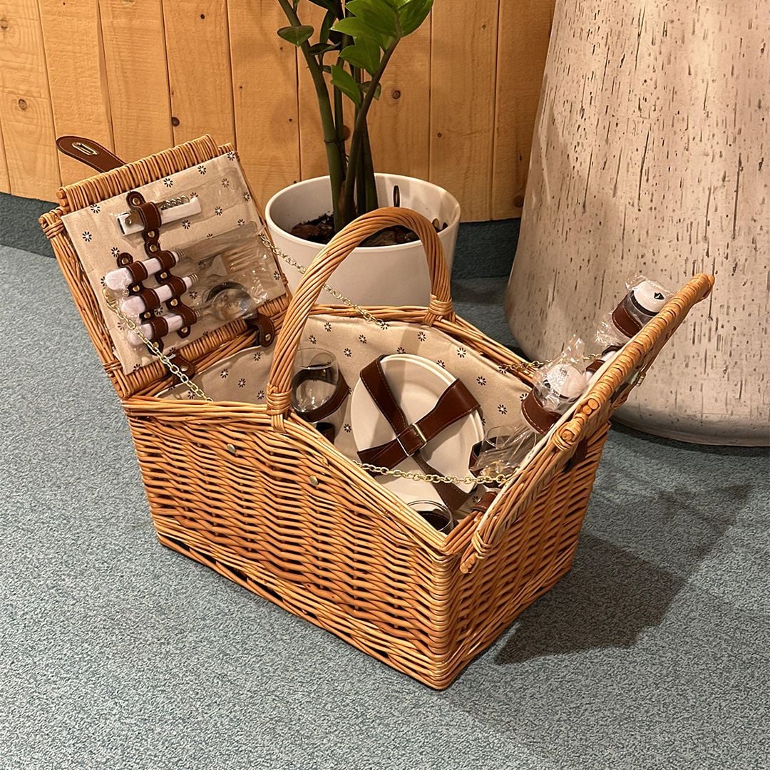 سلة نزهات من الخيزران مع أدوات للمائدة - 1