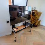 ستاند وحامل متنقل للشاشة - 1