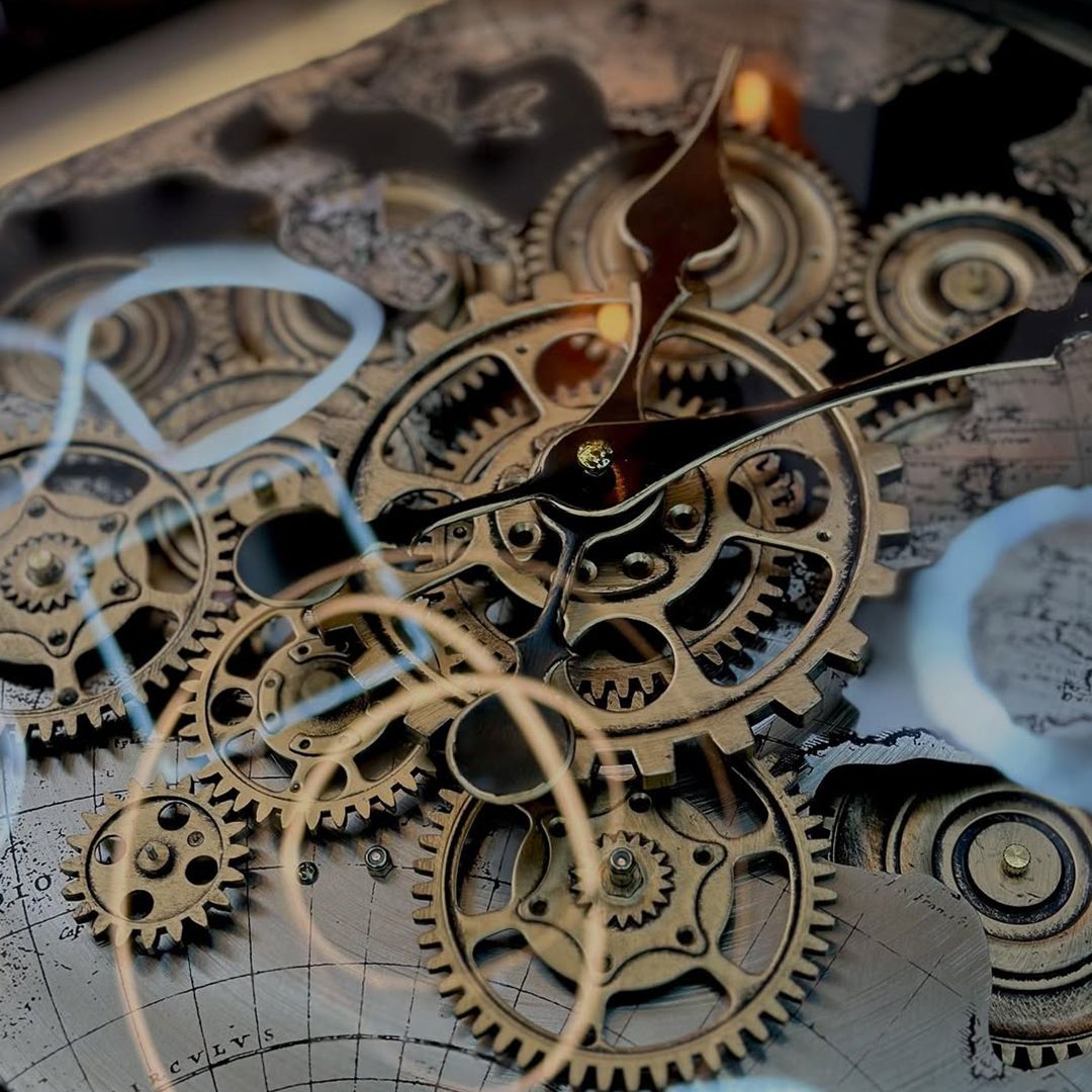 طاولة جانبية رخامية مزدوجة بتصميم ساعة تروس فاخر - 7