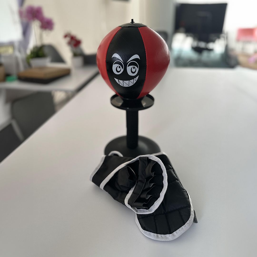 ستاند ملاكمة لسطح المكتب - 4