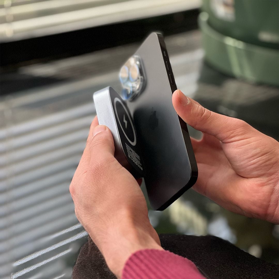 Magnetic fast wireless charger product thumbnail 9