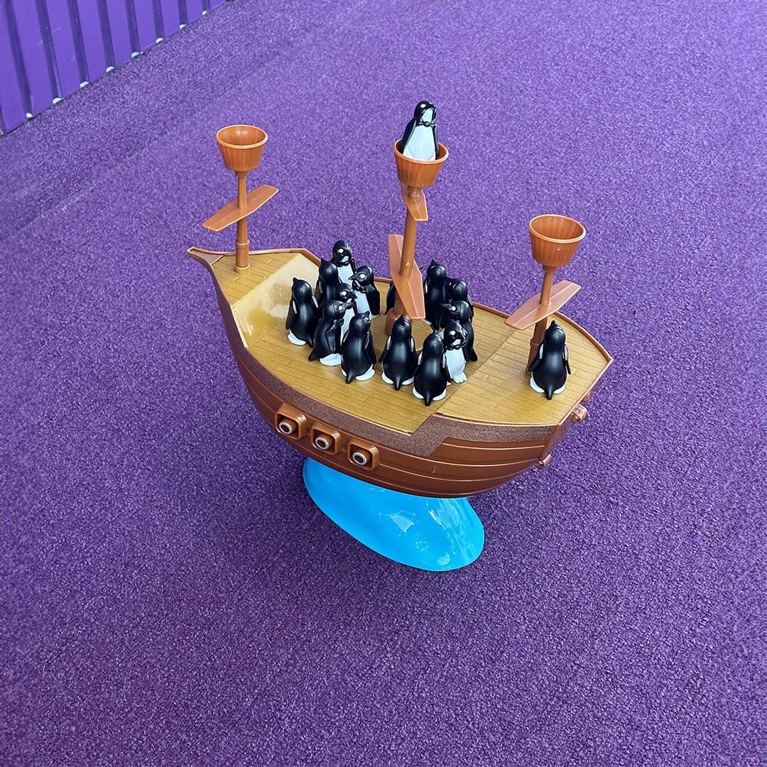 Pirate Ship and Penguins Balancing Game - 1