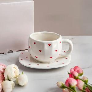 فنجان مع صحن مزخرف بالقلوب - 3