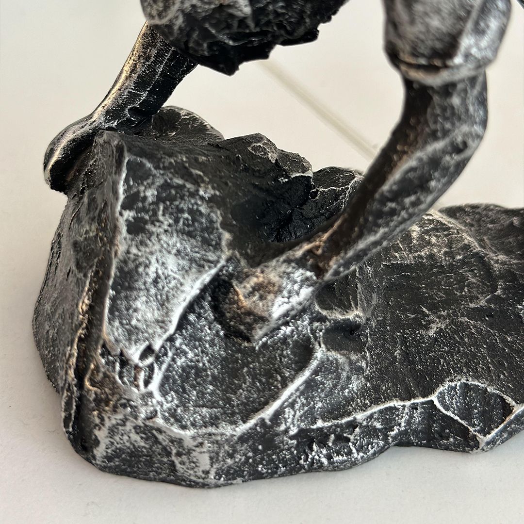 Wall Climbing Statues product thumbnail 19