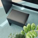 تسريحة بمرآة مُضيئة مع أرفف ودرجين - 8