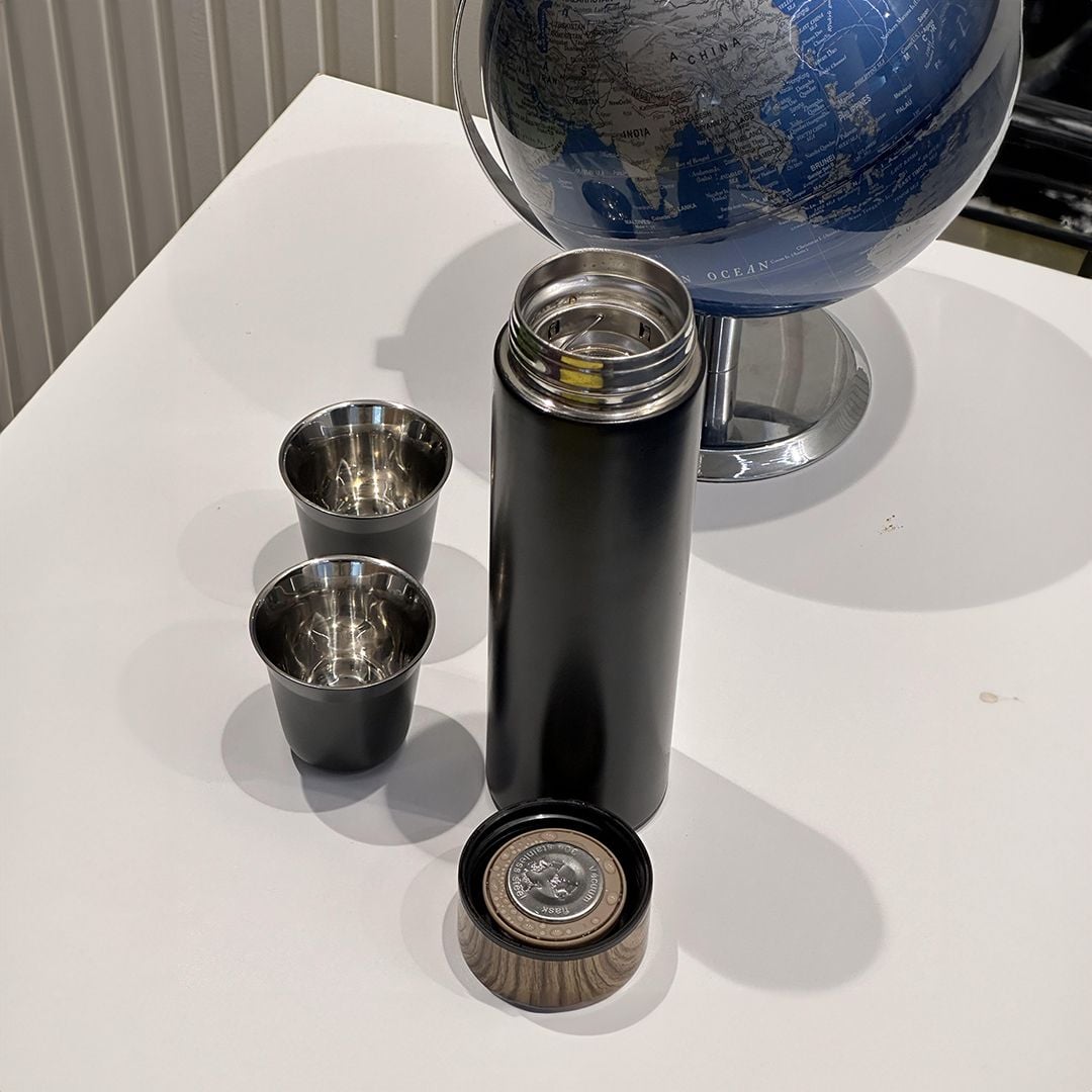 قارورة ماء مع فنجانين من الستانلس - 11