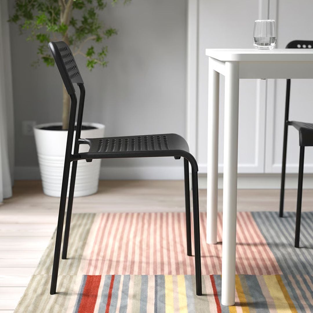 Black lounge chair product thumbnail 2