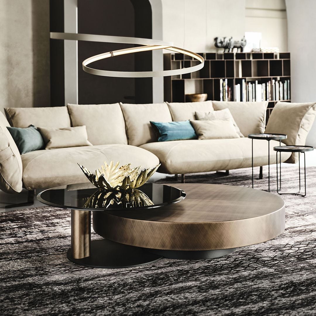 Round Center Table Set product thumbnail 4