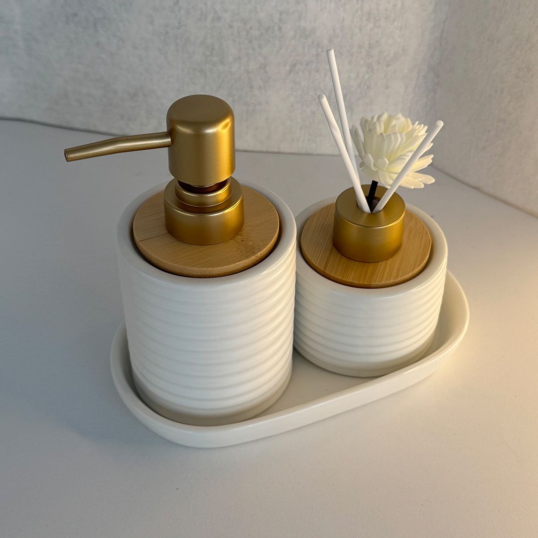 Bathroom accessory set