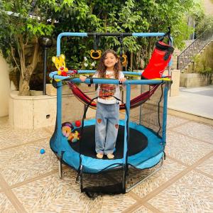 ترامبولين للأطفال مع ألعاب متعددة