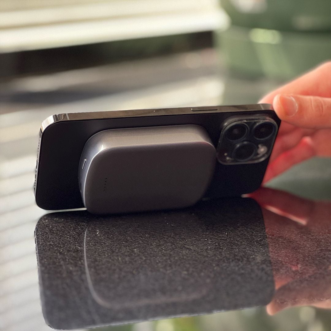 Magnetic fast wireless charger product thumbnail 3