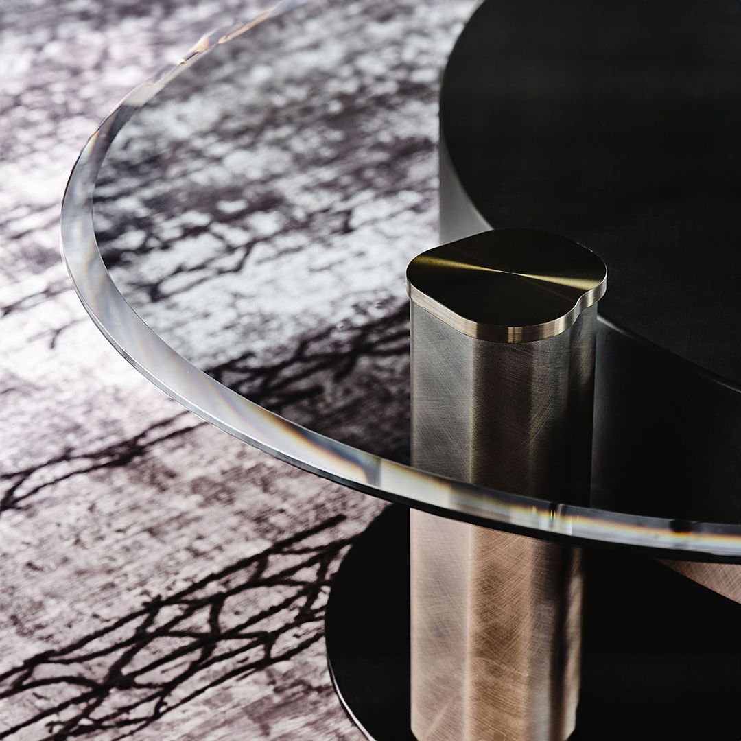 Round Center Table Set product thumbnail 8