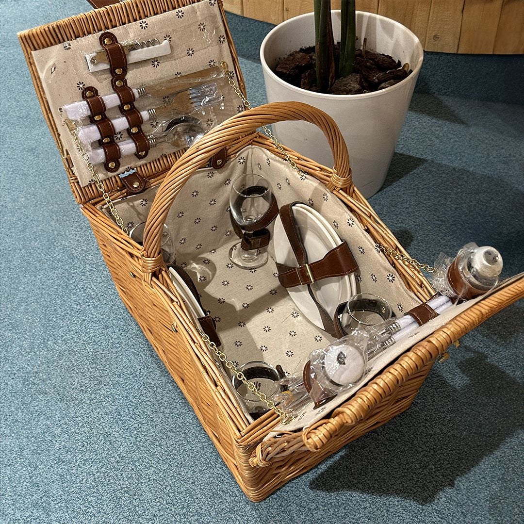 سلة نزهات من الخيزران مع أدوات للمائدة - 8