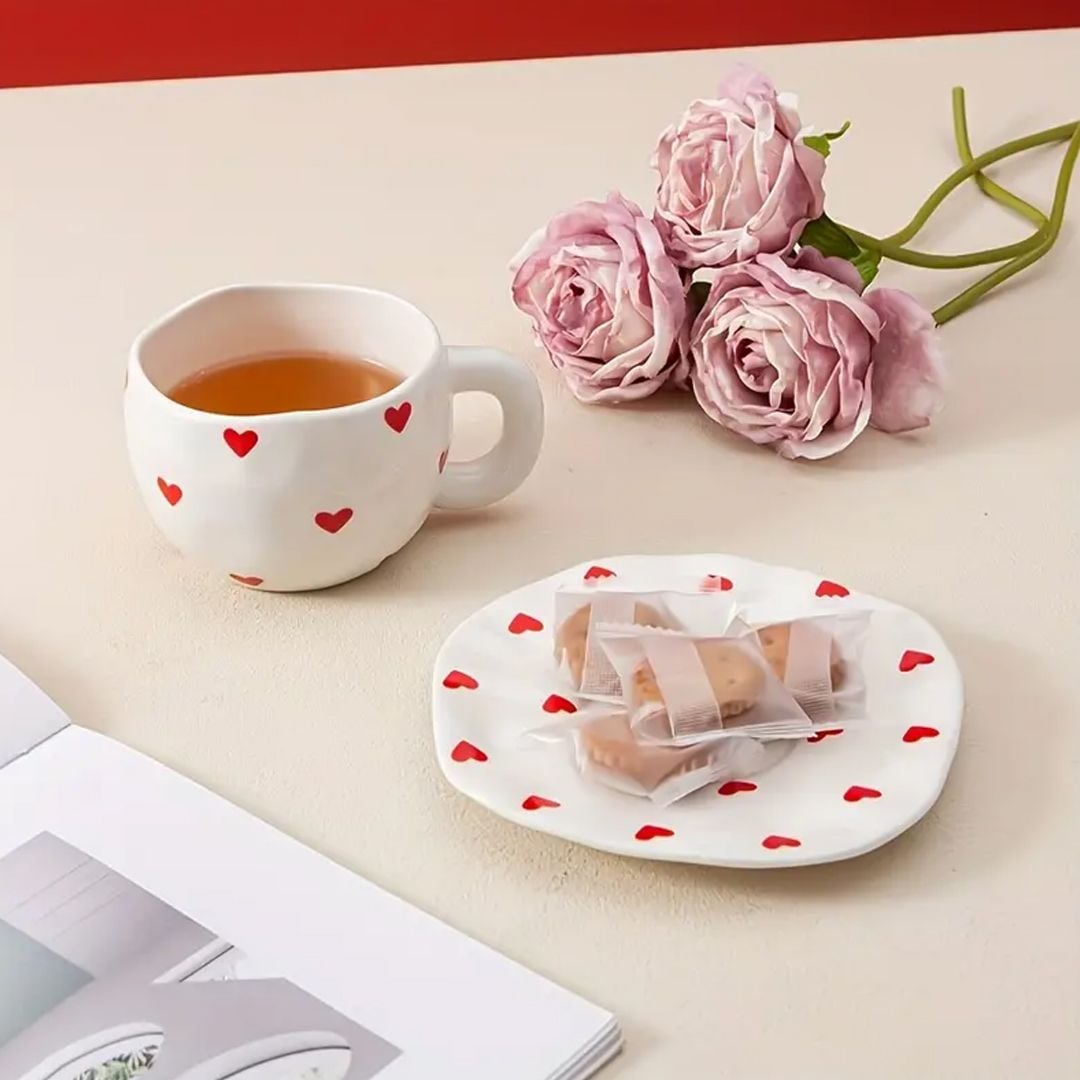 فنجان مع صحن مزخرف بالقلوب - 5