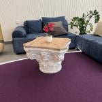 طاولة وسط بقاعدة انتيك حجرية