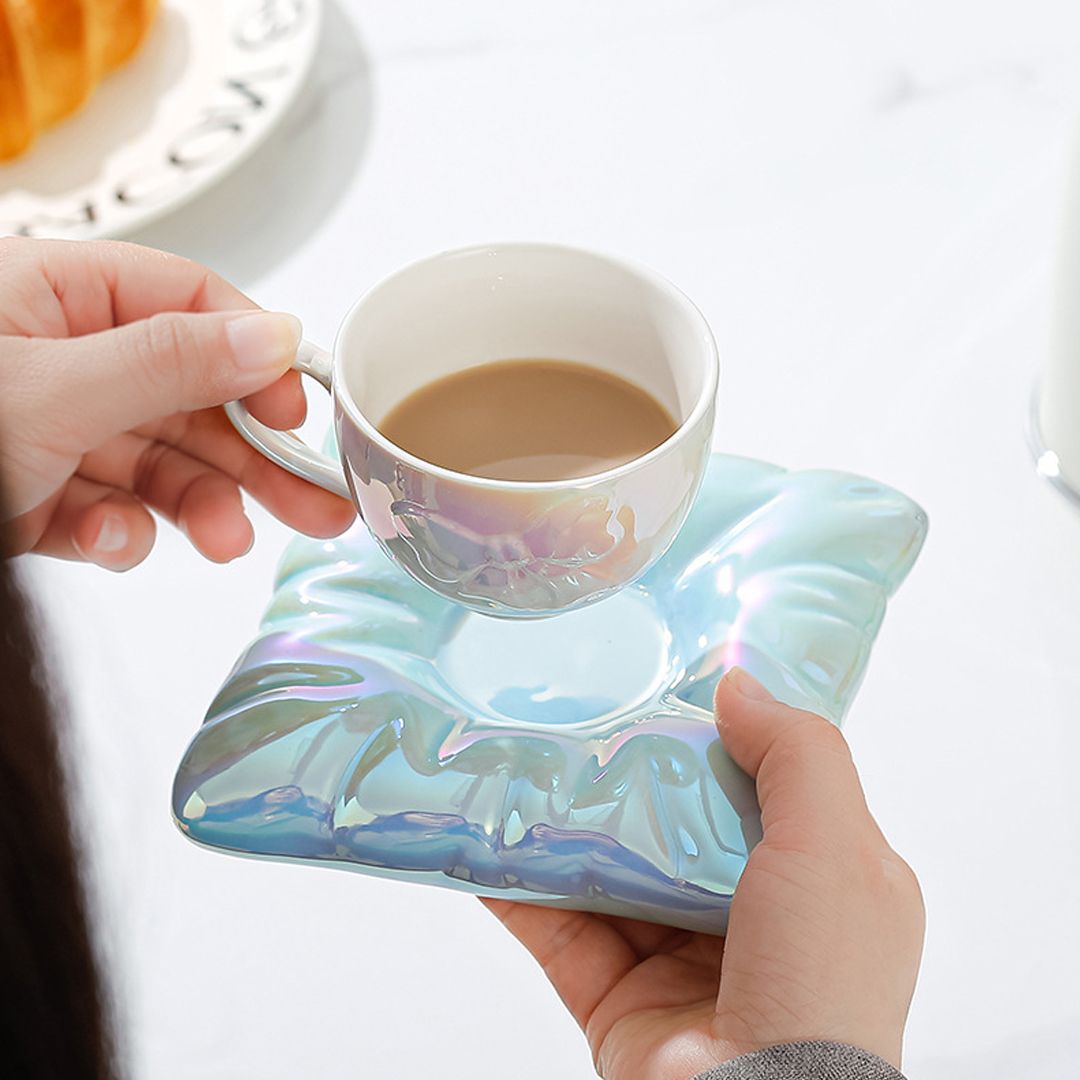 فنجان مع صحن بتصميم وسادة - 3