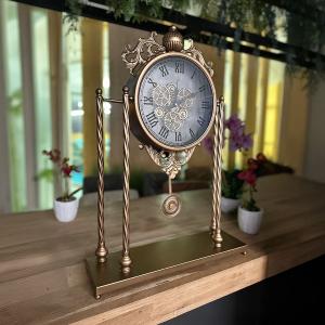 ساعة تروس بتصميم كلاسيكي عتيق