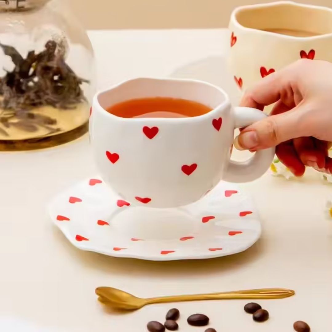 فنجان مع صحن مزخرف بالقلوب - 7
