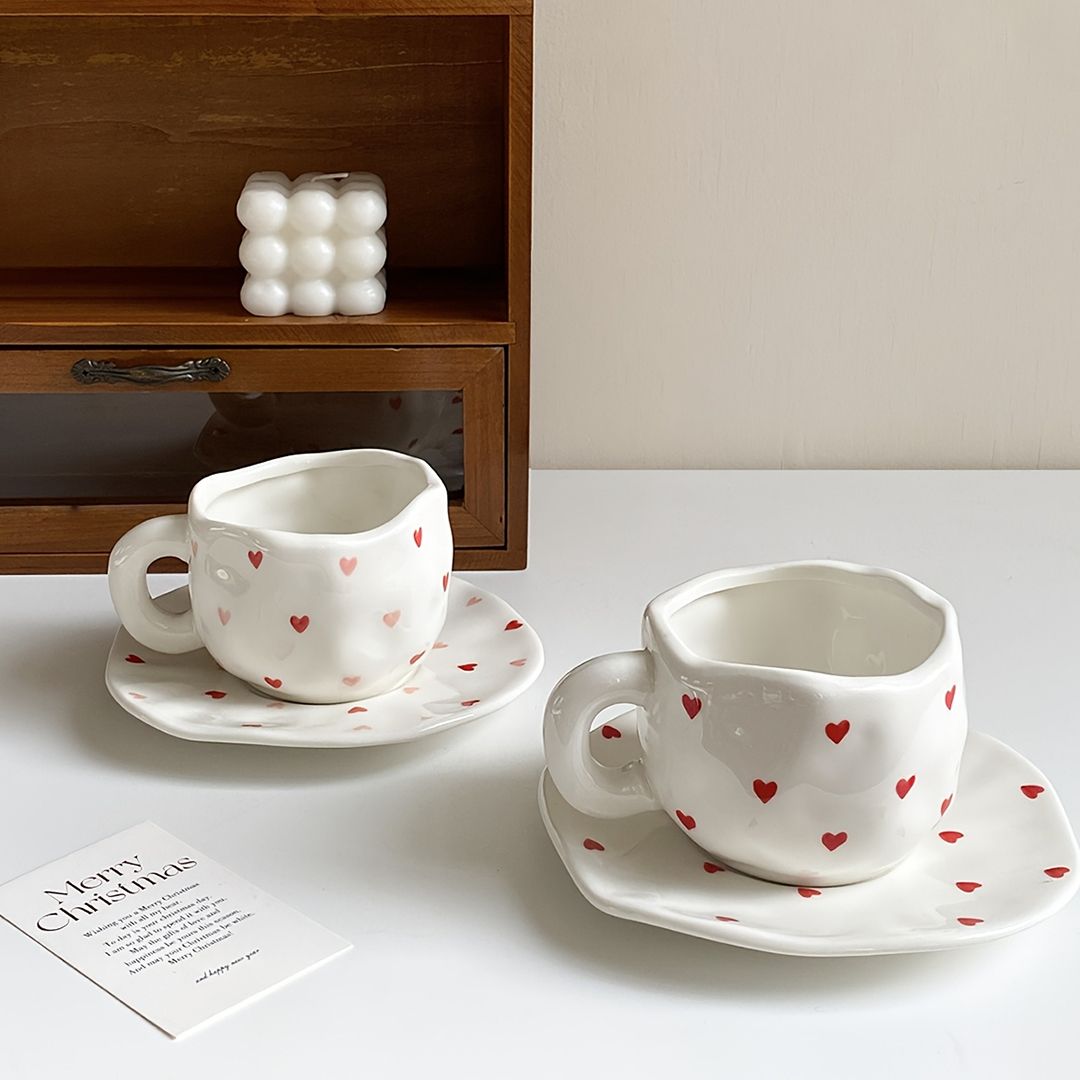 فنجان مع صحن مزخرف بالقلوب - 9