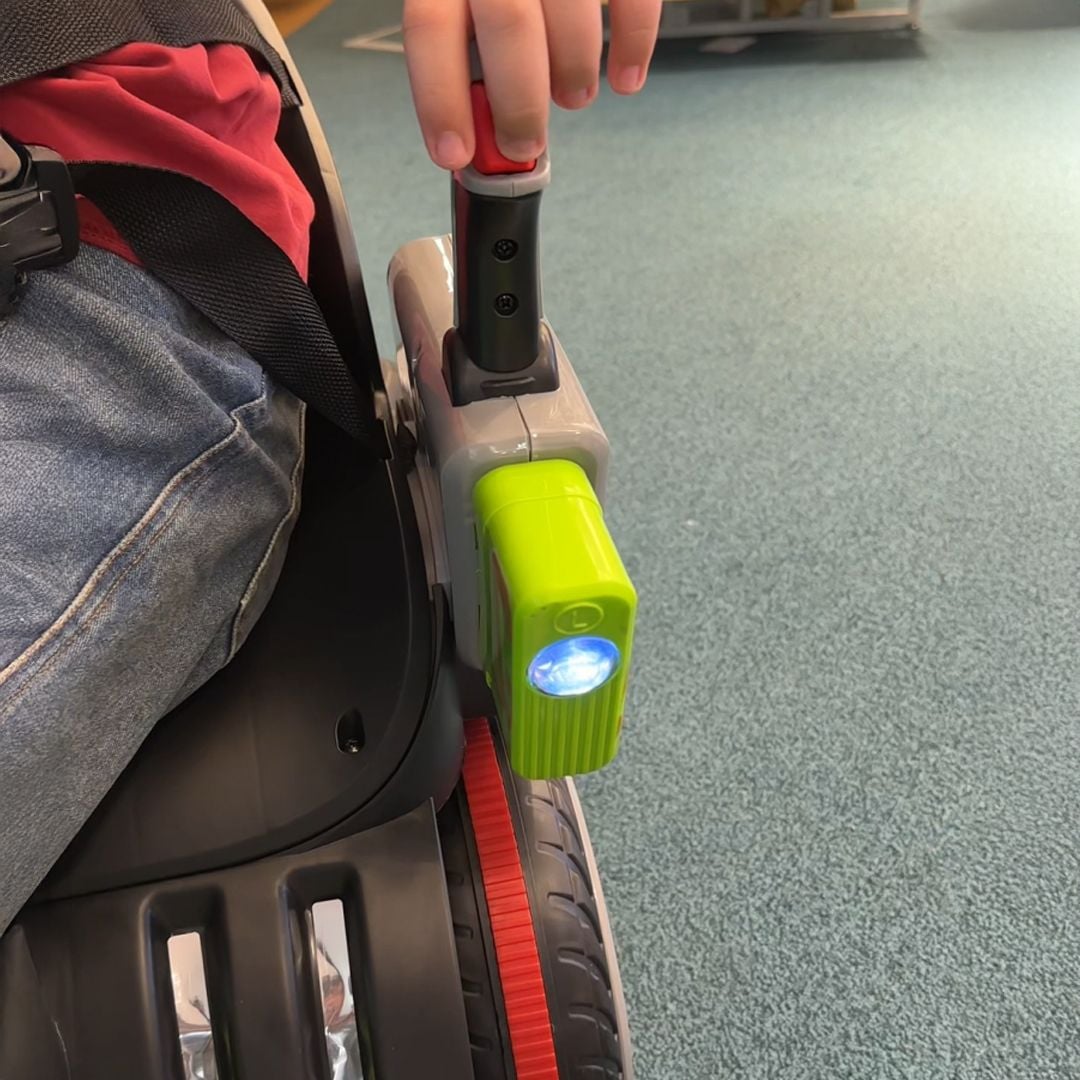 كرسي قيادة كهربائي للأطفال مع إضاءة ليزر تفاعلية - 4