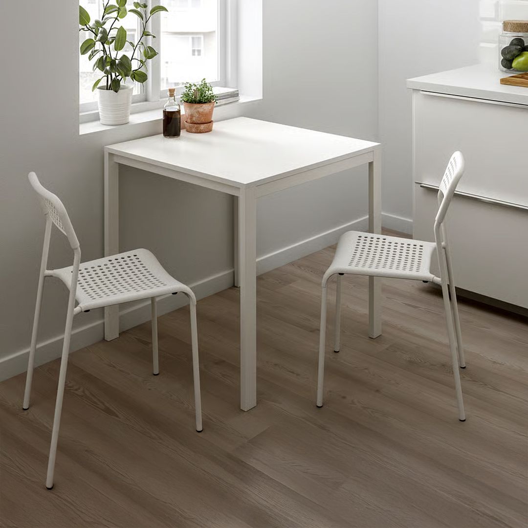 White lounge chair product thumbnail 3