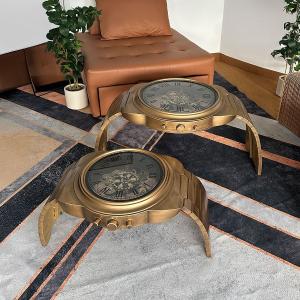 طقم طاولات بتصميم ساعة يد تروس الذهبية
