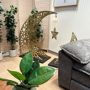 ديكور هلال رمضاني ذهبي فاخر من روح - 2