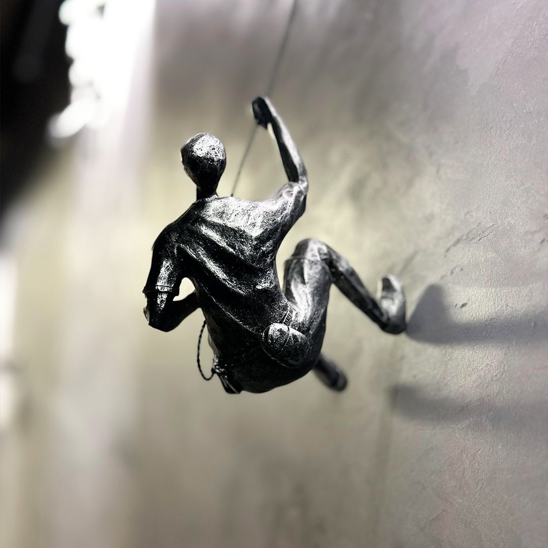 Wall Climbing Statues product thumbnail 14