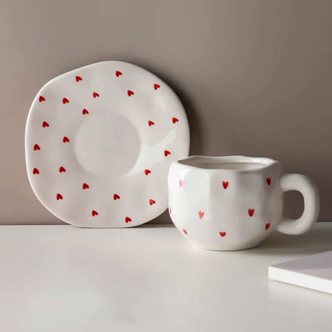 فنجان مع صحن مزخرف بالقلوب - 3
