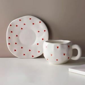 فنجان مع صحن مزخرف بالقلوب - 4