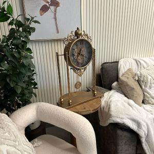 ساعة تروس بتصميم كلاسيكي عتيق - 3