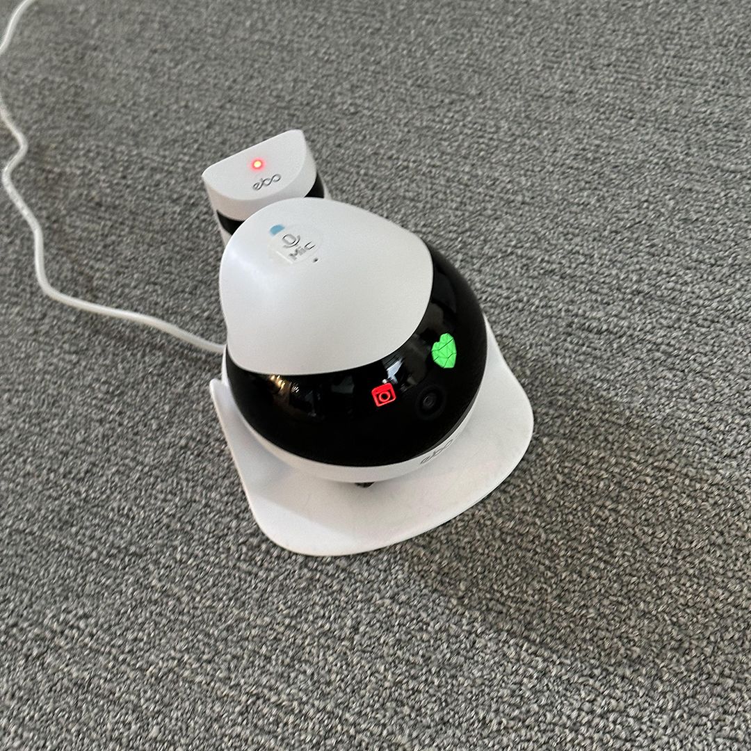 EBO Intelligent Surveillance Robot product thumbnail 2