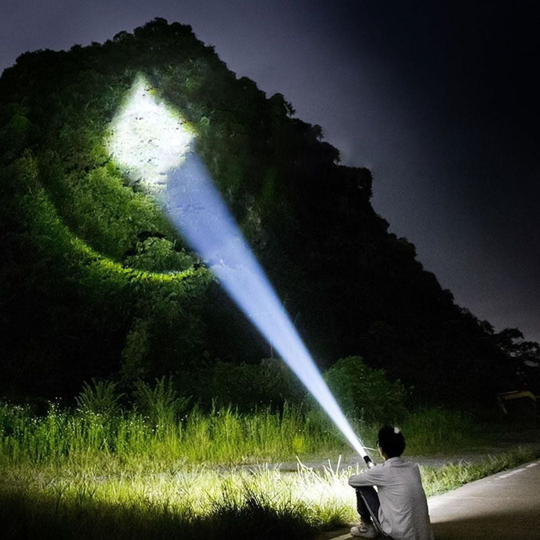 USB Rechargeable Flashlight product thumbnail 2