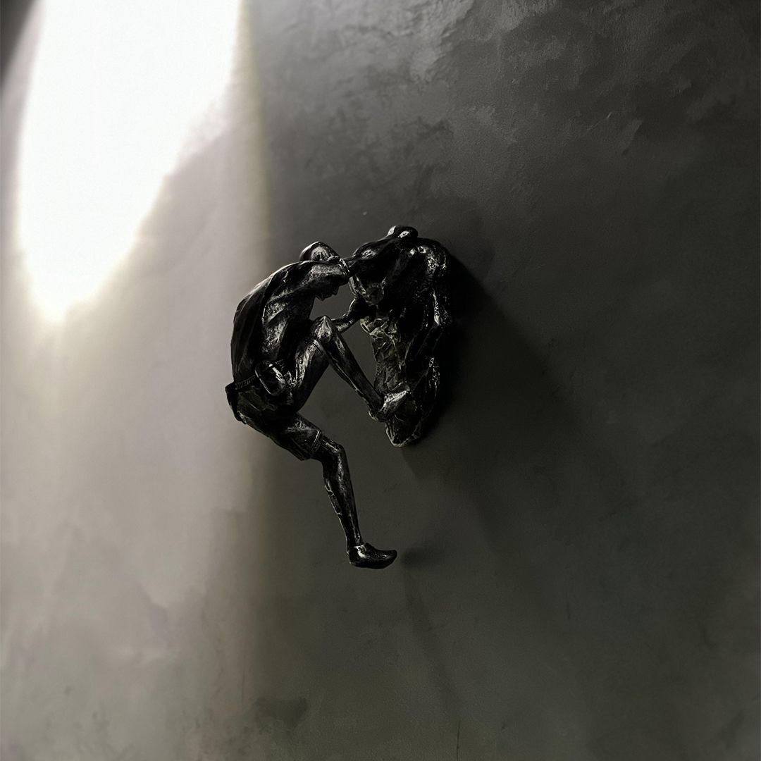 Wall Climbing Statues product thumbnail 11