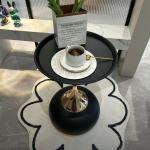 طاولة جانبية فاخرة بتصميم مزهرية - 8